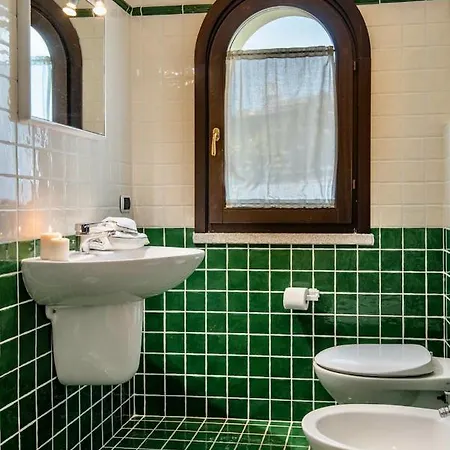 In Con Piscina A 2 Km Da Villa