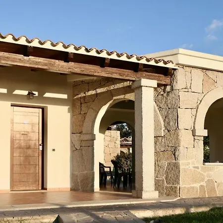 In Con Piscina A 2 Km Da Villa *